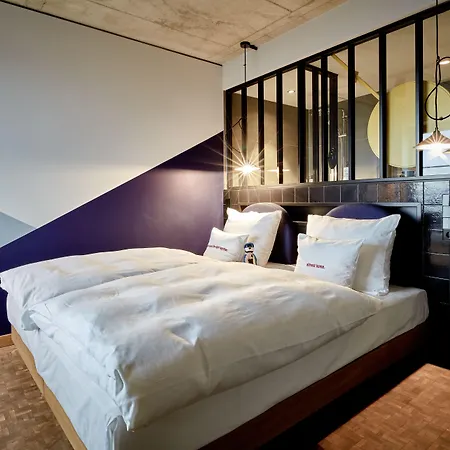 Hotel 25hours Tour 4*
