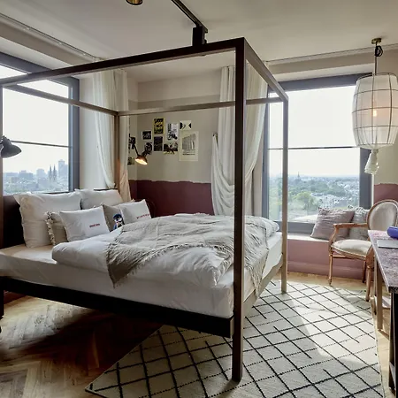 Hotel 25hours Tour